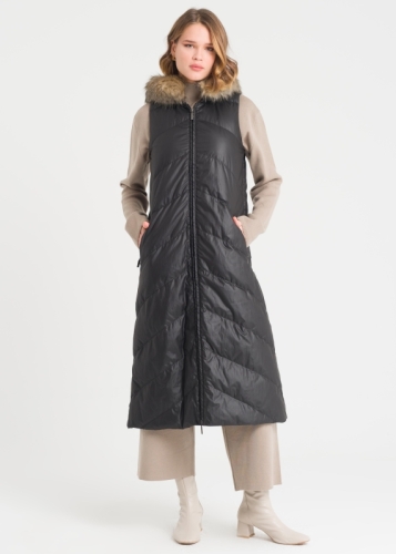 سترة بفرو الأوز وغطاء رأس