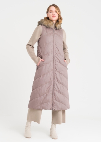 سترة بفرو الأوز وغطاء رأس