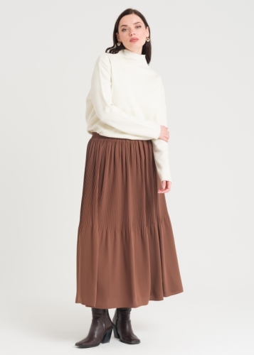 تنورة مفصلة بطيات