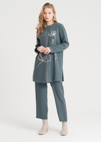 بدلة مزدوجة منقوشة بالأزهار