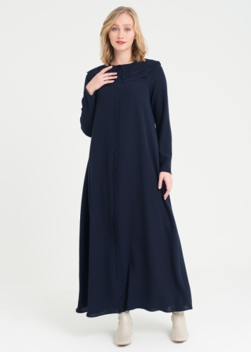 فستان بياقة واسعة