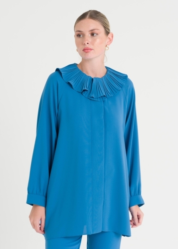 بلوزة بياقة مطوية