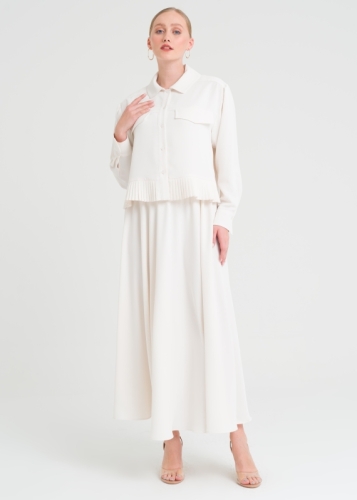 طقم  بتنورة مفصل بطيات