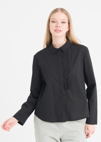 بلوزة بكشكشة من الأمام