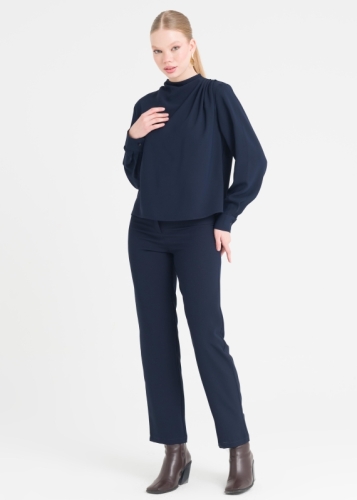 بنطال ضيق الساق