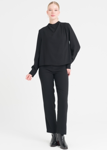 بنطال ضيق الساق