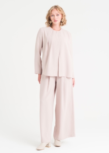 Yakası Pile Detaylı Pantolonlu Takım