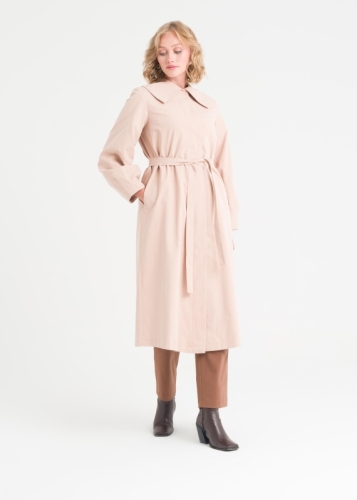 معطف بحزام وياقة واسعة