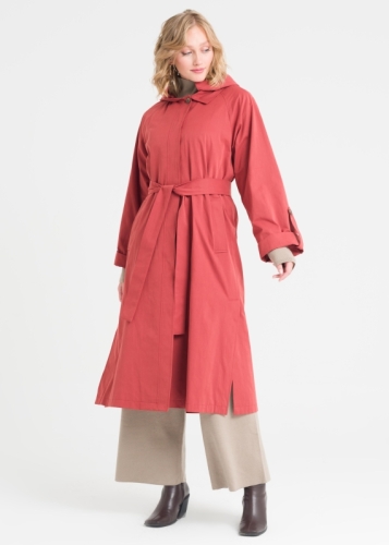 معطف واق من المطر مع أكمام مطوية