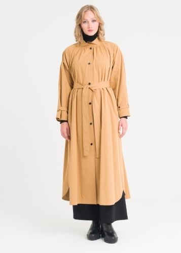 معطف علوي يغلق بأزرار كبس وأكمام راجلان 