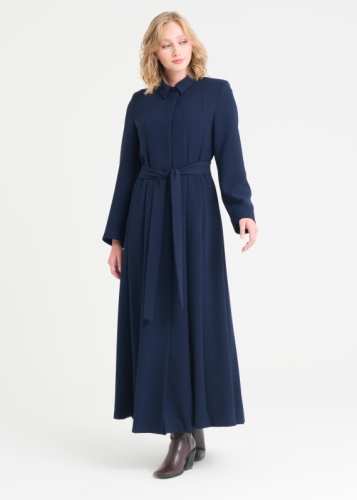 معطف مغلق بأزرار