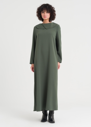 Yaka Detaylı Elbise