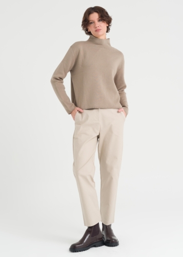 بنطلون مستقيم الساق مزود بجيوب