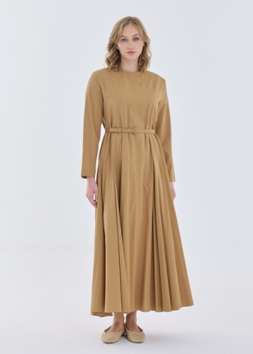 فستان بتفصيل كسرات