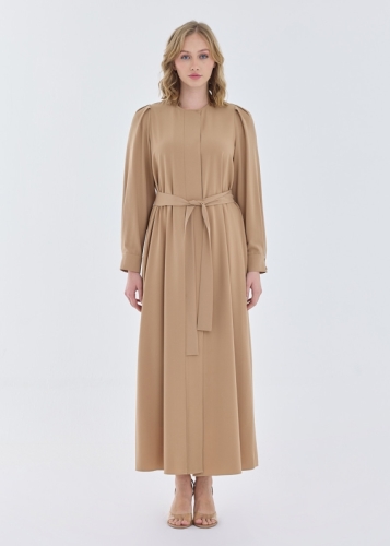 معطف طويل بتفصيل على الأكمام