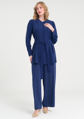 طقم بنطلون مع تفاصيل أزرار