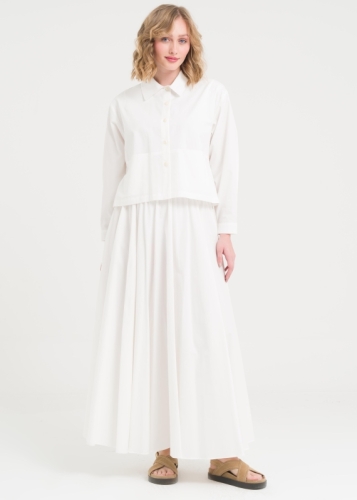 طقم مع تنورة بتفصيل الجيب