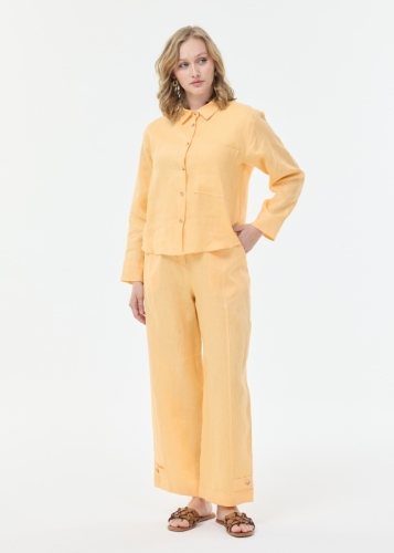 بنطال كتان بتفاصيل في الأرجل