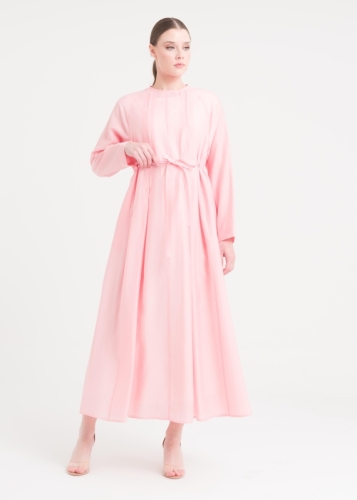 فستان بأكمام ريجلان وتفاصيل طيات