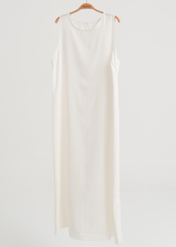 فستان داخلي بدون أكمام