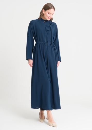 معطف طويل بياقة بسحاب وتفاصيل