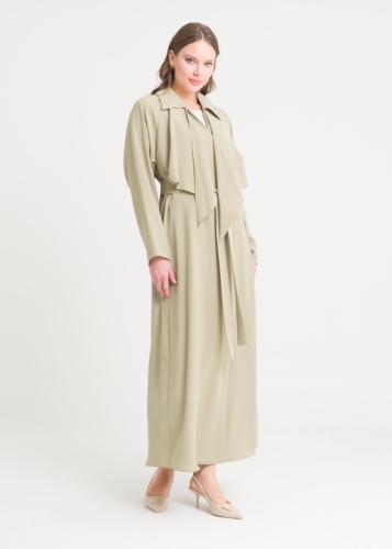 معطف طويل بياقة على شكل حرف V