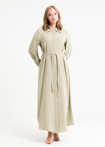 فستان بحزام وياقتين