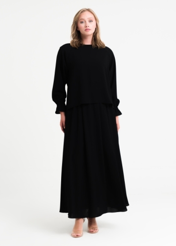 طقم مكون من بلوزة بأكمام ريغلان وتنورة