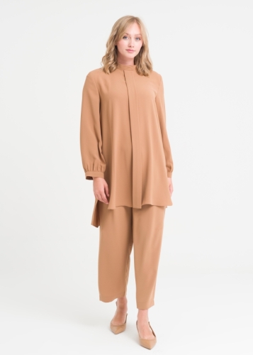 تونيك غير متماثل بياقة القاضي